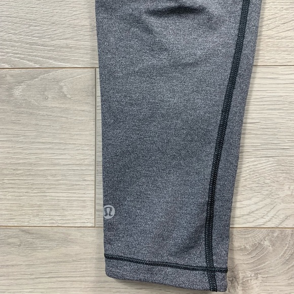 Lululemon Smooth Stride Crop Leggings Heathered Black - Picture 10 of 16